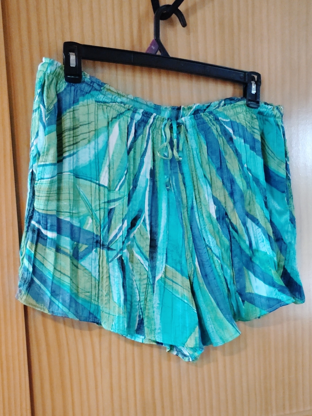 H&M XL Teal and Green High-Waist Tropical Patterned Shorts